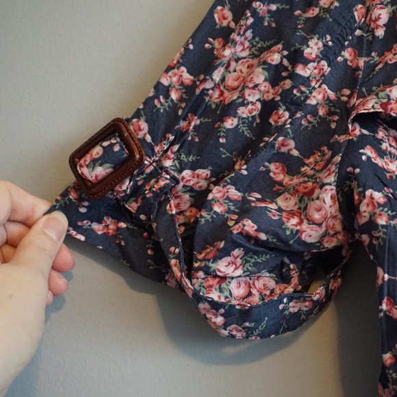 NEW American Rag Navy blue with Pink Flowers Button up Crop Top size M - Picture 9 of 15